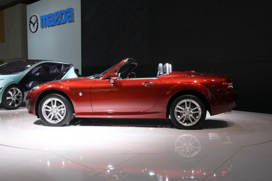  Mazda MX-5 Roadster Coupe 2009 года  (фото 27 из 34)
